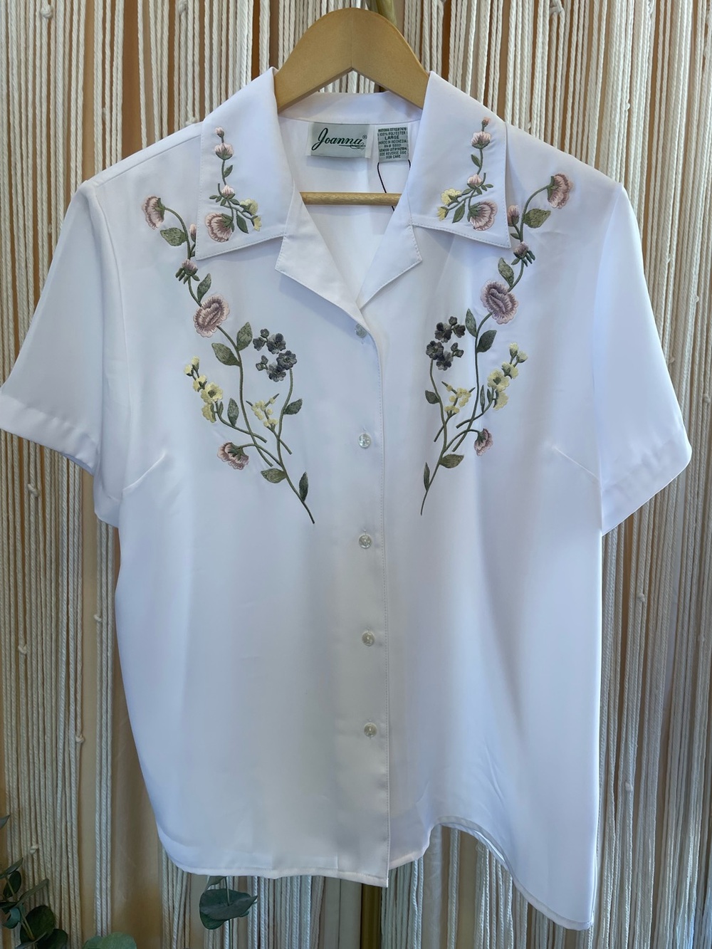vintage Joanna white short-sleeve blouse floral embroidery 90s cottagecore boho